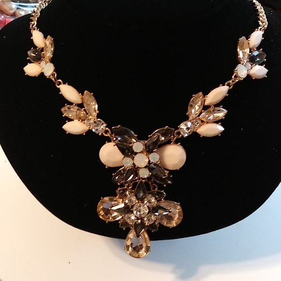 Jewelry - Beautiful necklace